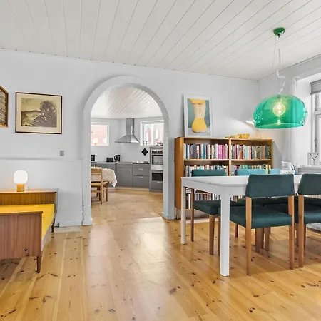 4 Bedroom Cozy In Дом отдыха *